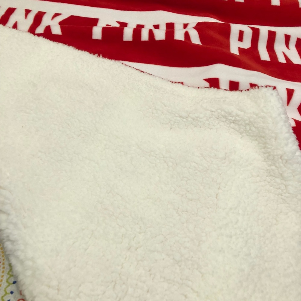 BNWOT Pink Victoria’s Secret 60X72 Sherpa Blanket - Picture 2 of 5